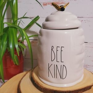 Rae Dunn Bee Kind Cookie Jar/cannister